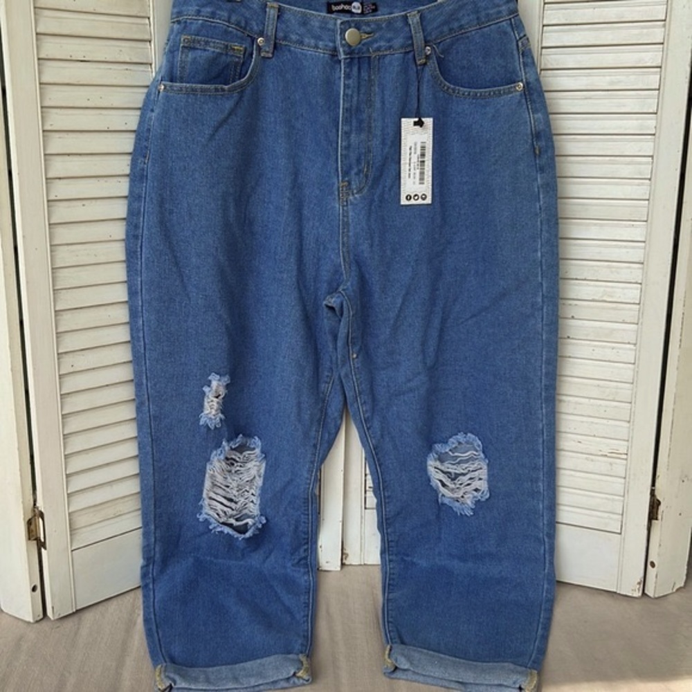 🌻 boohoo High Rise Distressed Dad Jeans